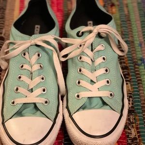 mint green converse!